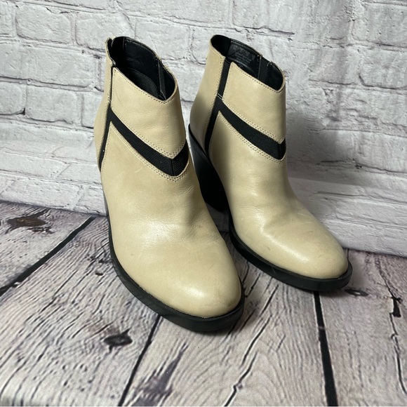 Naya Atom Ankle Boots Taupe Black Leather Size 8 - Picture 2 of 8